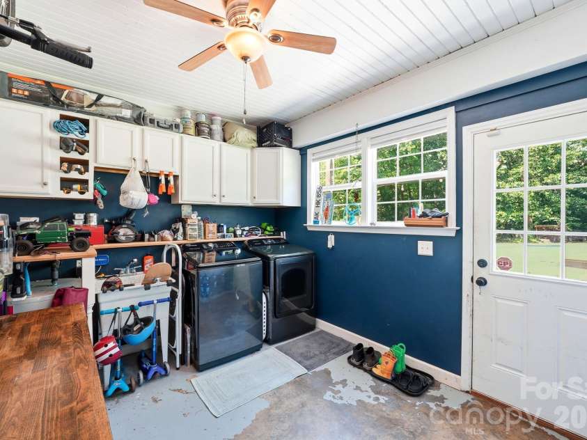 6409 Woodland Circle, Charlotte, NC 28216.  MLS# CAR4401074, YatesRealty ID 36088. 
