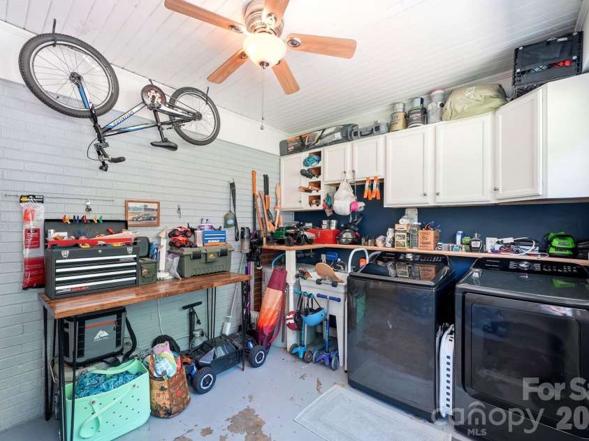 6409 Woodland Circle, Charlotte, NC 28216.  MLS# CAR4401074, YatesRealty ID 36088. 