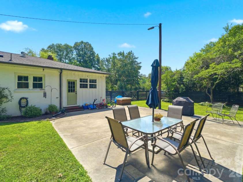 6409 Woodland Circle, Charlotte, NC 28216.  MLS# CAR4401074, YatesRealty ID 36088. 