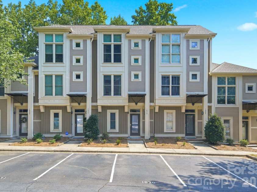 1029 Park West Drive, Charlotte, NC 28209.  MLS# CAR4401511, YatesRealty ID 36089. 