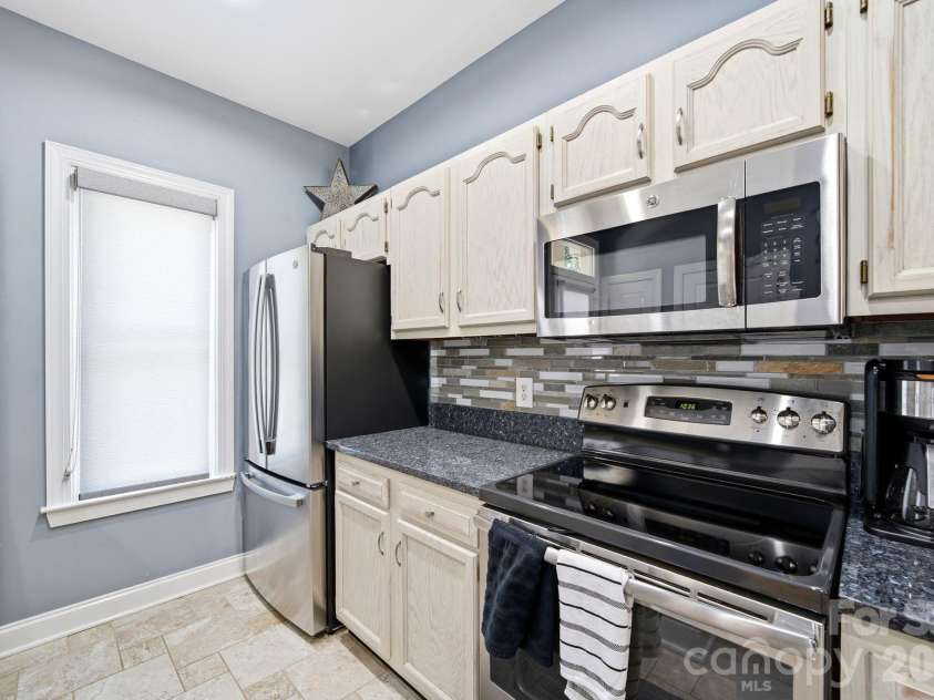 1029 Park West Drive, Charlotte, NC 28209.  MLS# CAR4401511, YatesRealty ID 36089. 