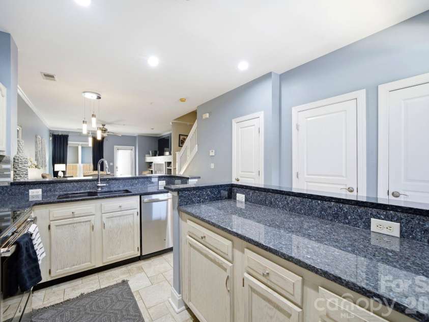 1029 Park West Drive, Charlotte, NC 28209.  MLS# CAR4401511, YatesRealty ID 36089. 