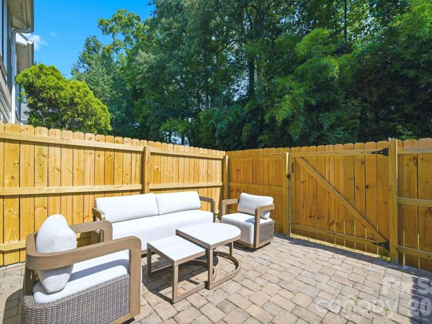 1029 Park West Drive, Charlotte, NC 28209.  MLS# CAR4401511, YatesRealty ID 36089. 