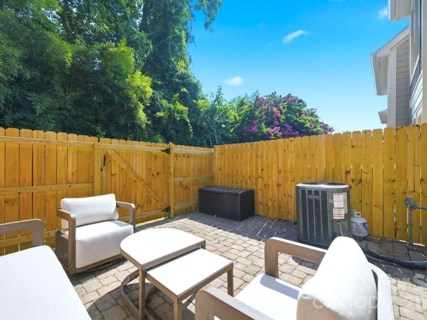 1029 Park West Drive, Charlotte, NC 28209.  MLS# CAR4401511, YatesRealty ID 36089. 