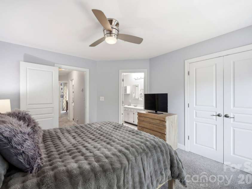 1029 Park West Drive, Charlotte, NC 28209.  MLS# CAR4401511, YatesRealty ID 36089. 