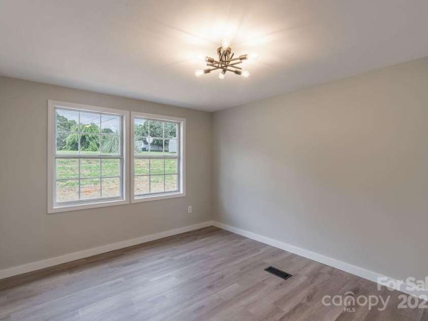 55 Shannon Park Circle, Taylorsville, NC 28681.  MLS# CAR4167019, YatesRealty ID 3609. Dining Room