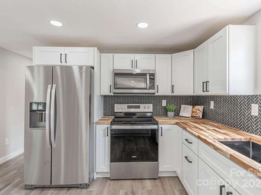 55 Shannon Park Circle, Taylorsville, NC 28681.  MLS# CAR4167019, YatesRealty ID 3609. Kitchen