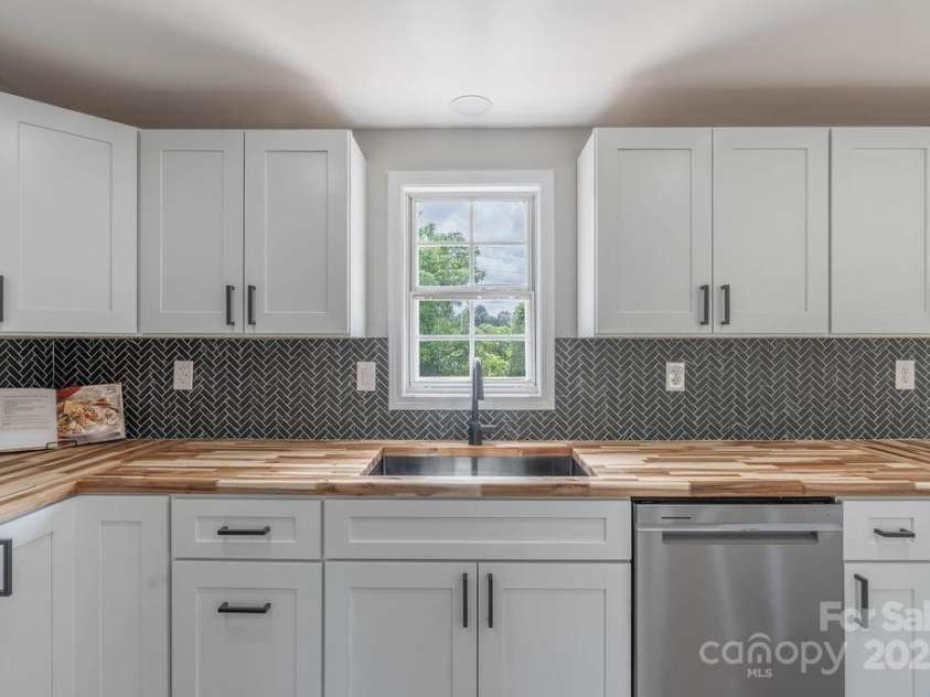 55 Shannon Park Circle, Taylorsville, NC 28681.  MLS# CAR4167019, YatesRealty ID 3609. Kitchen