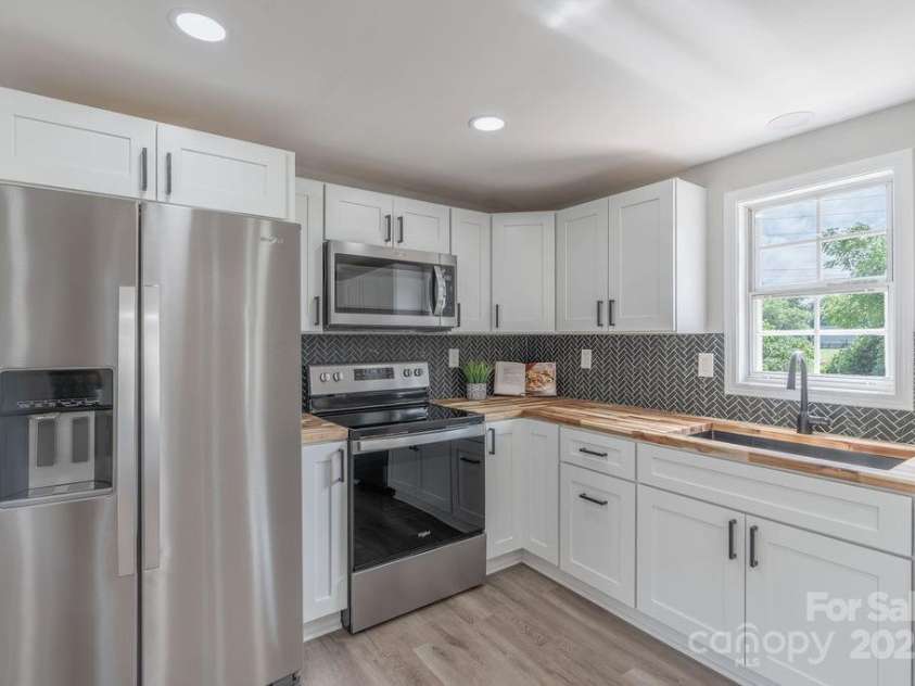 55 Shannon Park Circle, Taylorsville, NC 28681.  MLS# CAR4167019, YatesRealty ID 3609. Kitchen