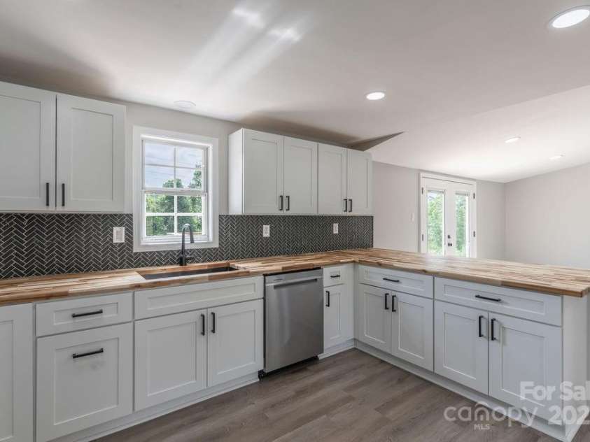 55 Shannon Park Circle, Taylorsville, NC 28681.  MLS# CAR4167019, YatesRealty ID 3609. Kitchen