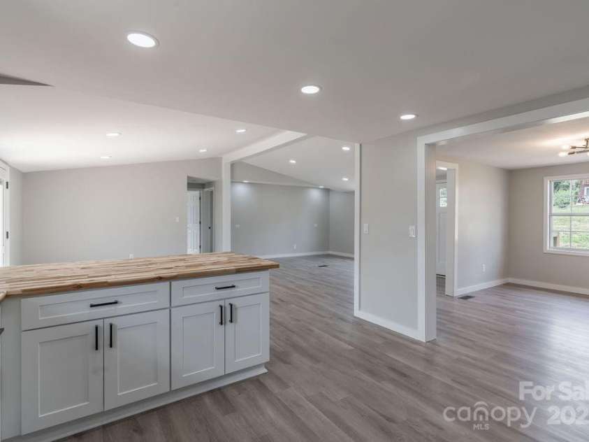 55 Shannon Park Circle, Taylorsville, NC 28681.  MLS# CAR4167019, YatesRealty ID 3609. Kitchen