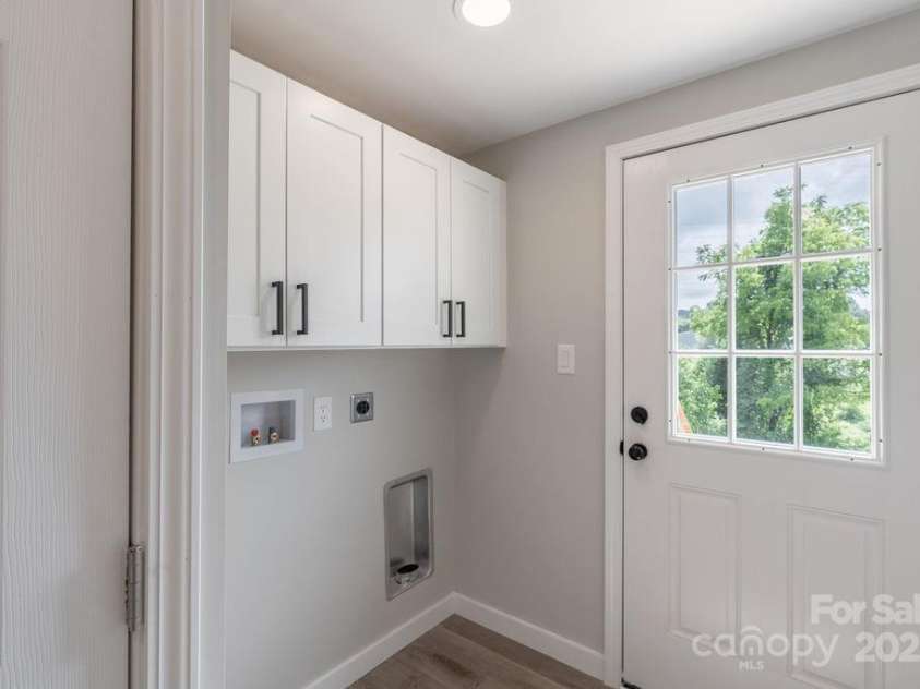 55 Shannon Park Circle, Taylorsville, NC 28681.  MLS# CAR4167019, YatesRealty ID 3609. Laundry/Mud Room