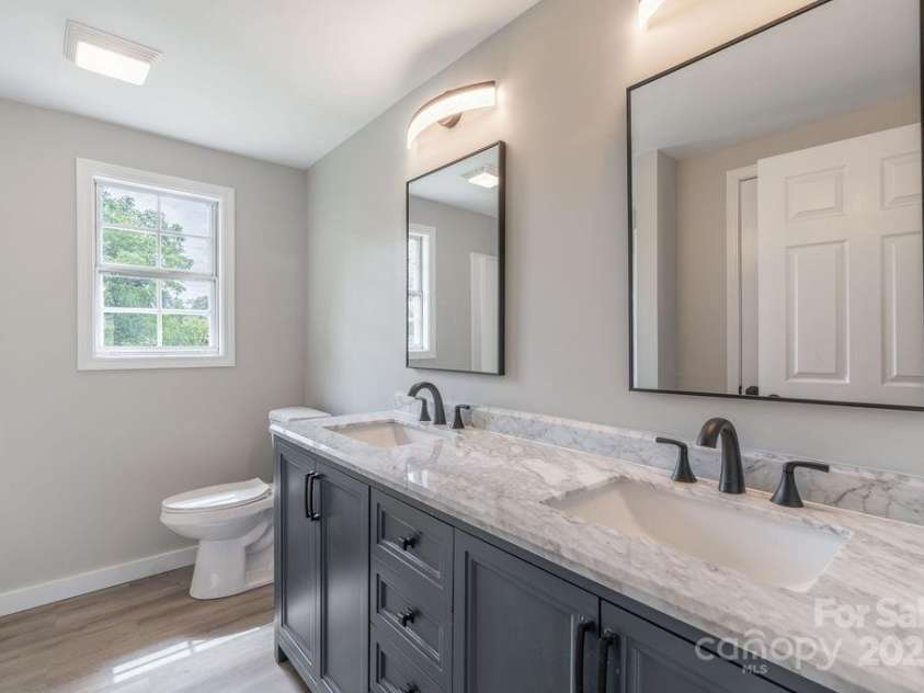 55 Shannon Park Circle, Taylorsville, NC 28681.  MLS# CAR4167019, YatesRealty ID 3609. Primary en-suite bath