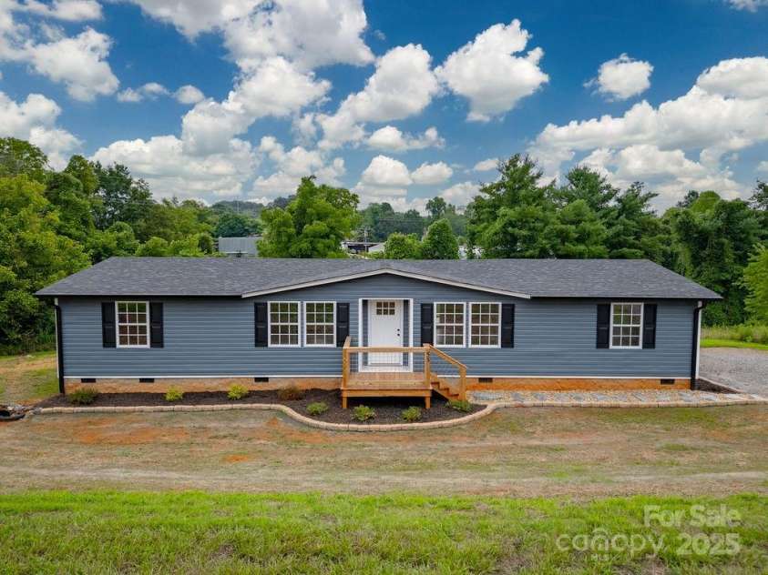 55 Shannon Park Circle, Taylorsville, NC 28681.  MLS# CAR4167019, YatesRealty ID 3609. Welcome Home!