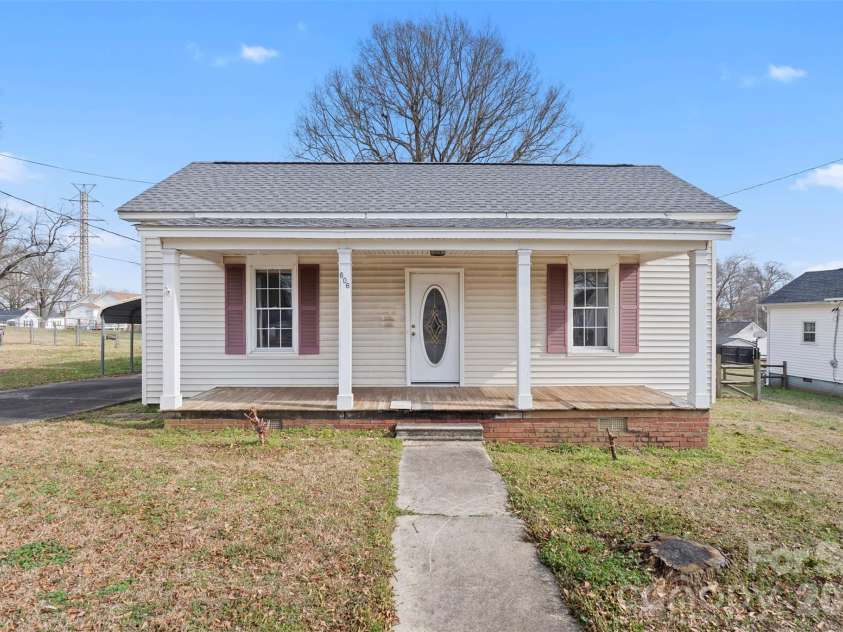 606 Juniper Street, Kannapolis, NC 28081.  MLS# CAR4347079, YatesRealty ID 3609. 606 N Juniper!