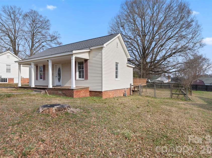 606 Juniper Street, Kannapolis, NC 28081.  MLS# CAR4347079, YatesRealty ID 3609. 