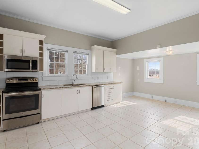 606 Juniper Street, Kannapolis, NC 28081.  MLS# CAR4347079, YatesRealty ID 3609. Kitchen/Eating Area