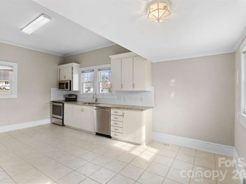606 Juniper Street, Kannapolis, NC 28081.  MLS# CAR4347079, YatesRealty ID 3609. Kitchen/Eating Area