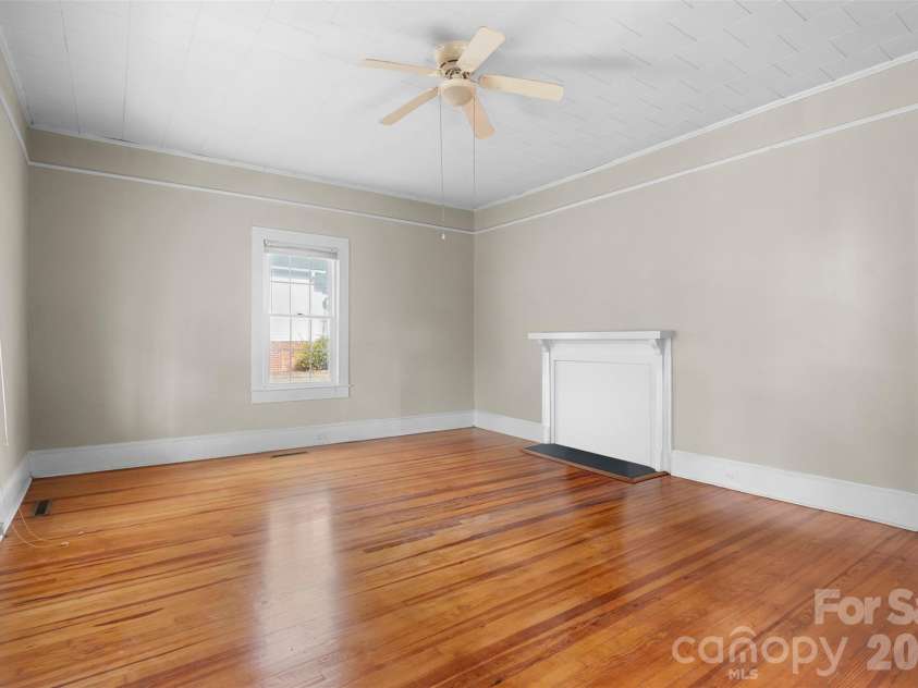 606 Juniper Street, Kannapolis, NC 28081.  MLS# CAR4347079, YatesRealty ID 3609. Living Room