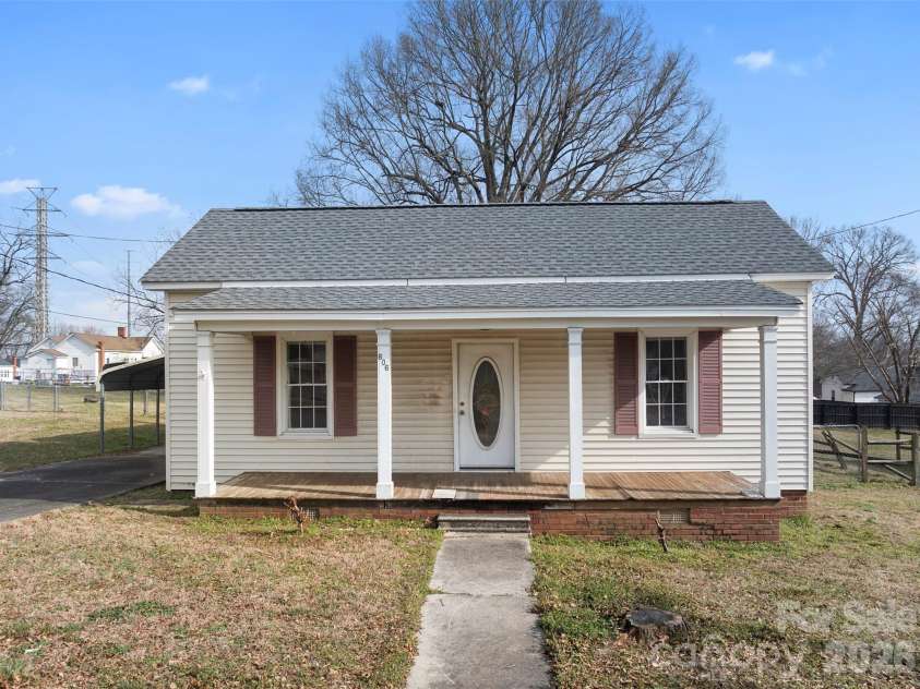 606 Juniper Street, Kannapolis, NC 28081.  MLS# CAR4347079, YatesRealty ID 3609. Welcome Home!