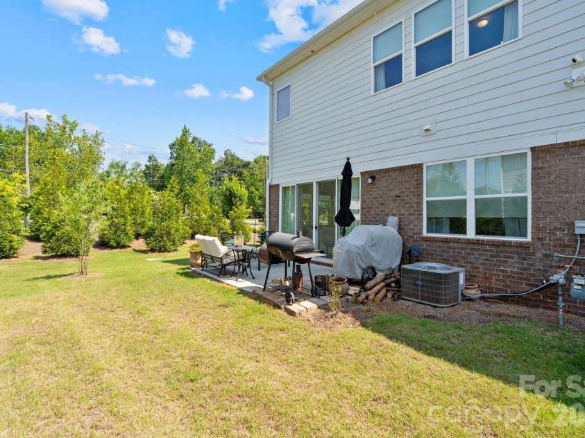 4135 Merkland Lane, Charlotte, NC 28226.  MLS# CAR4401079, YatesRealty ID 36090. Private backyard with green lawn space on an oversized corner homesite — rare outdoor room to enjoy in South Charlotte's Kenley community.