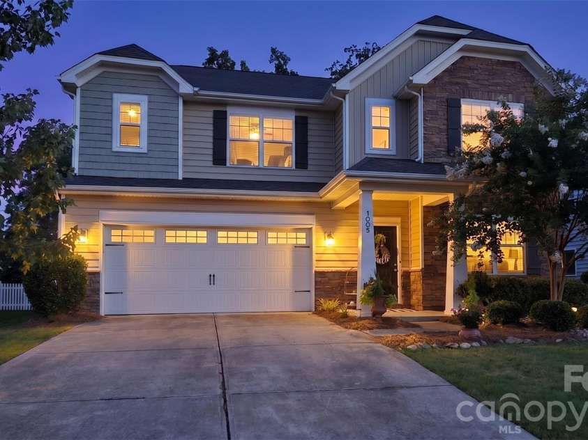 1005 Wainscott Drive, Waxhaw, NC 28173.  MLS# CAR4400196, YatesRealty ID 36092. 