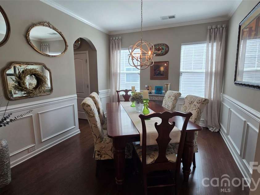 1005 Wainscott Drive, Waxhaw, NC 28173.  MLS# CAR4400196, YatesRealty ID 36092. Fine dining - at home! Opportunity awaits!