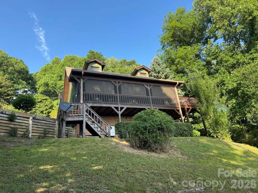 1347 Wipprecht Drive, Spruce Pine, NC 28777.  MLS# CAR4400800, YatesRealty ID 36094. 