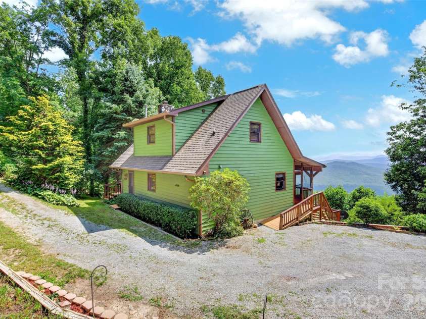 1347 Wipprecht Drive, Spruce Pine, NC 28777.  MLS# CAR4400800, YatesRealty ID 36094. 