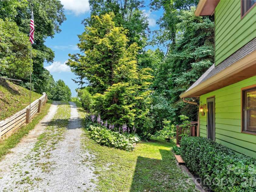 1347 Wipprecht Drive, Spruce Pine, NC 28777.  MLS# CAR4400800, YatesRealty ID 36094. 