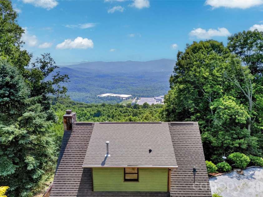 1347 Wipprecht Drive, Spruce Pine, NC 28777.  MLS# CAR4400800, YatesRealty ID 36094. 