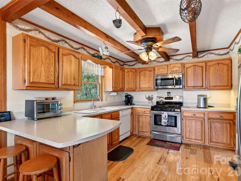 1347 Wipprecht Drive, Spruce Pine, NC 28777.  MLS# CAR4400800, YatesRealty ID 36094. 