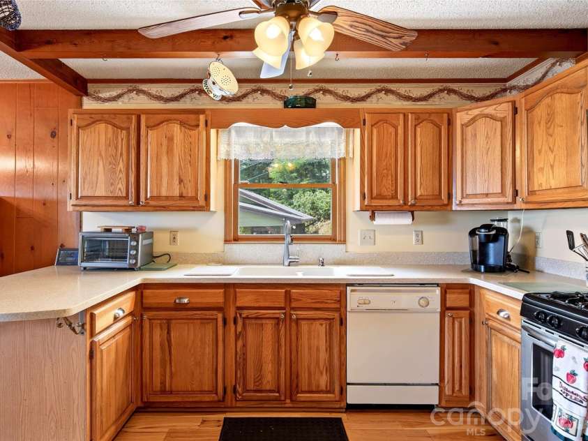1347 Wipprecht Drive, Spruce Pine, NC 28777.  MLS# CAR4400800, YatesRealty ID 36094. 