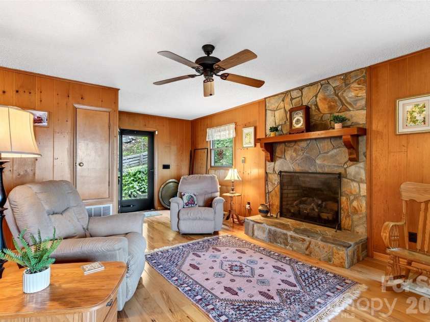 1347 Wipprecht Drive, Spruce Pine, NC 28777.  MLS# CAR4400800, YatesRealty ID 36094. 