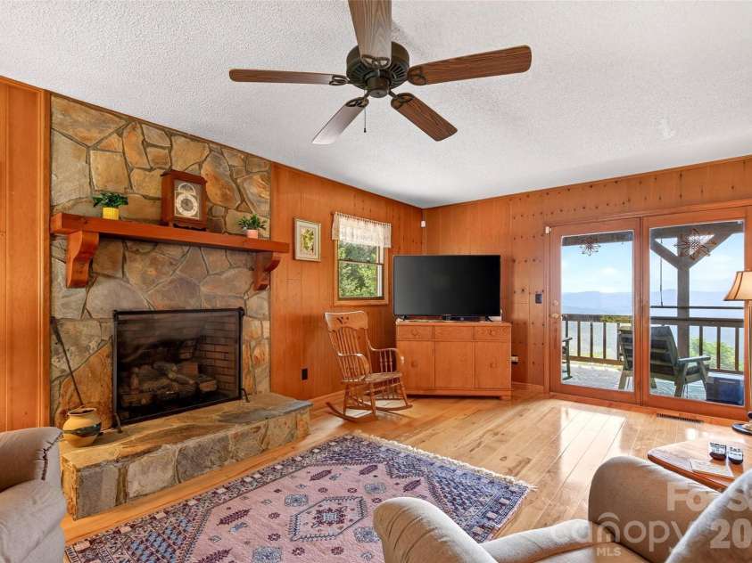 1347 Wipprecht Drive, Spruce Pine, NC 28777.  MLS# CAR4400800, YatesRealty ID 36094. 