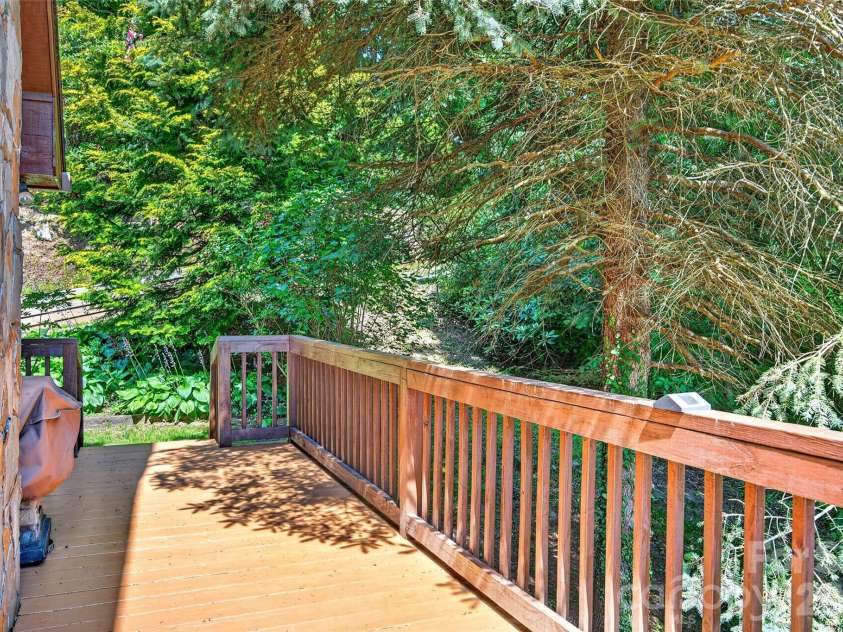 1347 Wipprecht Drive, Spruce Pine, NC 28777.  MLS# CAR4400800, YatesRealty ID 36094. 