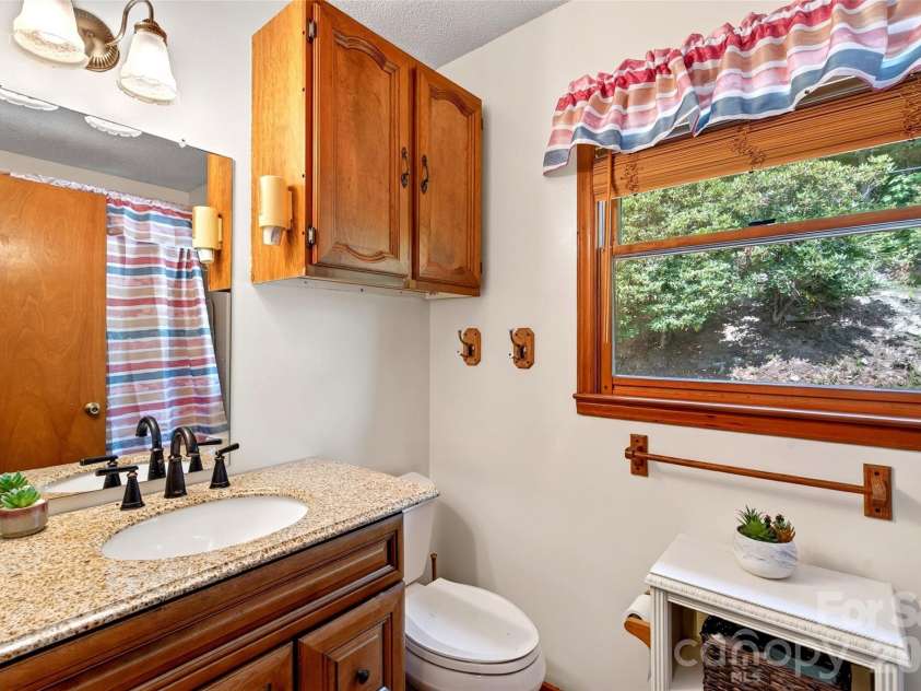 1347 Wipprecht Drive, Spruce Pine, NC 28777.  MLS# CAR4400800, YatesRealty ID 36094. 