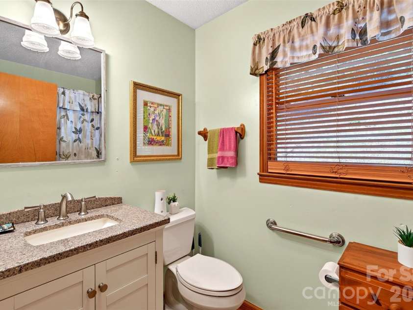 1347 Wipprecht Drive, Spruce Pine, NC 28777.  MLS# CAR4400800, YatesRealty ID 36094. 