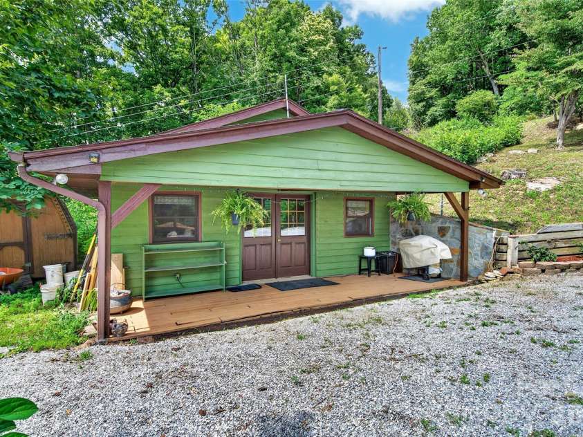 1347 Wipprecht Drive, Spruce Pine, NC 28777.  MLS# CAR4400800, YatesRealty ID 36094. 
