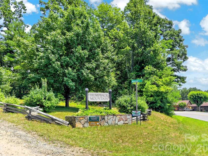 1347 Wipprecht Drive, Spruce Pine, NC 28777.  MLS# CAR4400800, YatesRealty ID 36094. 