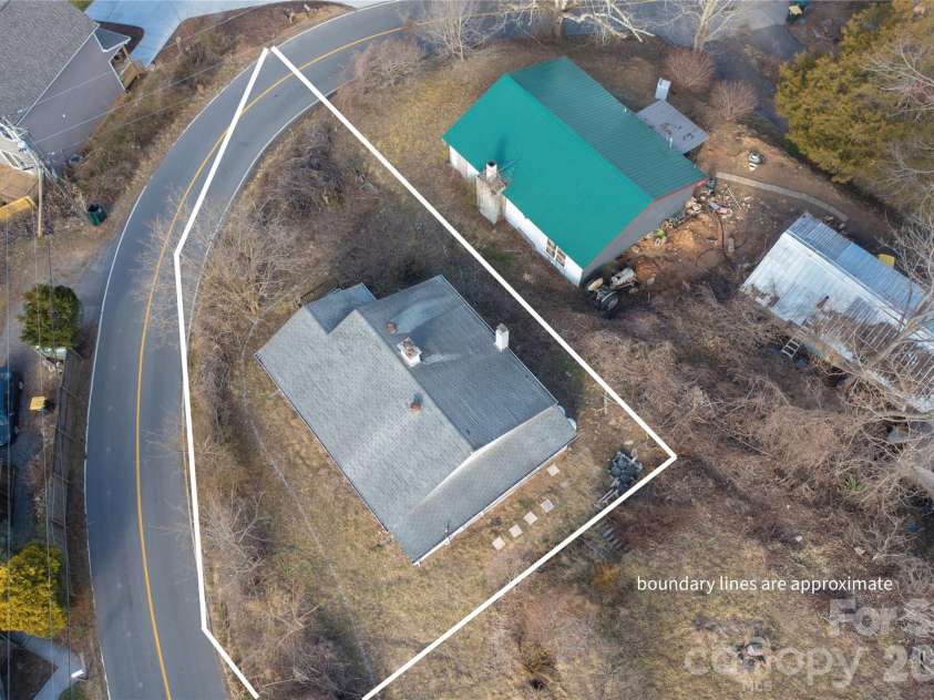 117 Lookout Road, Asheville, NC 28804.  MLS# CAR4349927, YatesRealty ID 36095. 