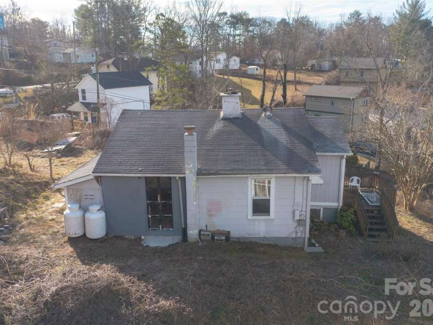 117 Lookout Road, Asheville, NC 28804.  MLS# CAR4349927, YatesRealty ID 36095. 
