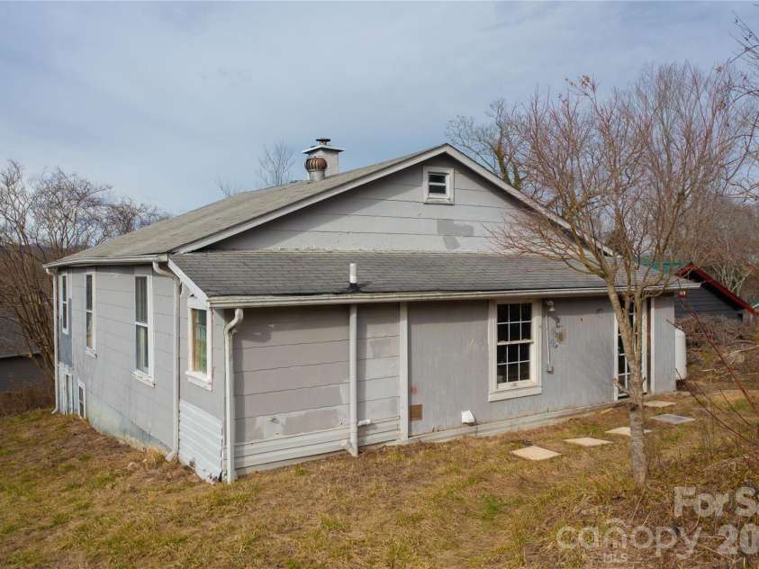 117 Lookout Road, Asheville, NC 28804.  MLS# CAR4349927, YatesRealty ID 36095. 