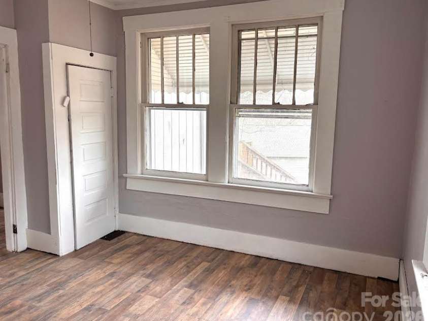 117 Lookout Road, Asheville, NC 28804.  MLS# CAR4349927, YatesRealty ID 36095. 