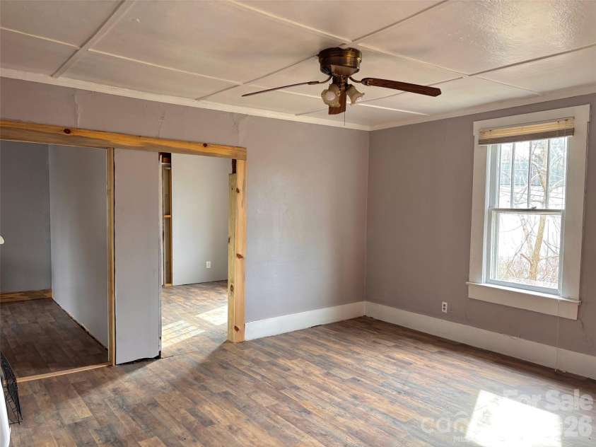 117 Lookout Road, Asheville, NC 28804.  MLS# CAR4349927, YatesRealty ID 36095. 