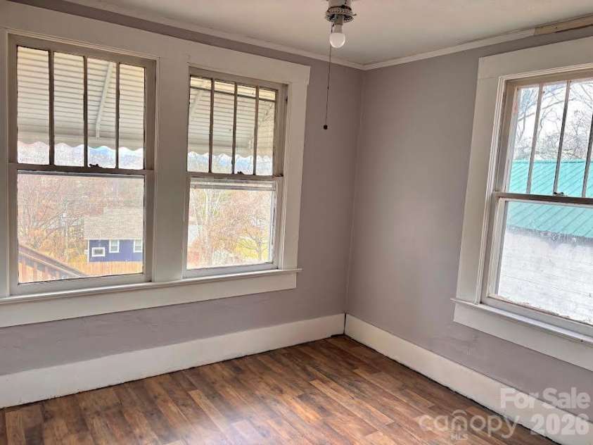 117 Lookout Road, Asheville, NC 28804.  MLS# CAR4349927, YatesRealty ID 36095. 