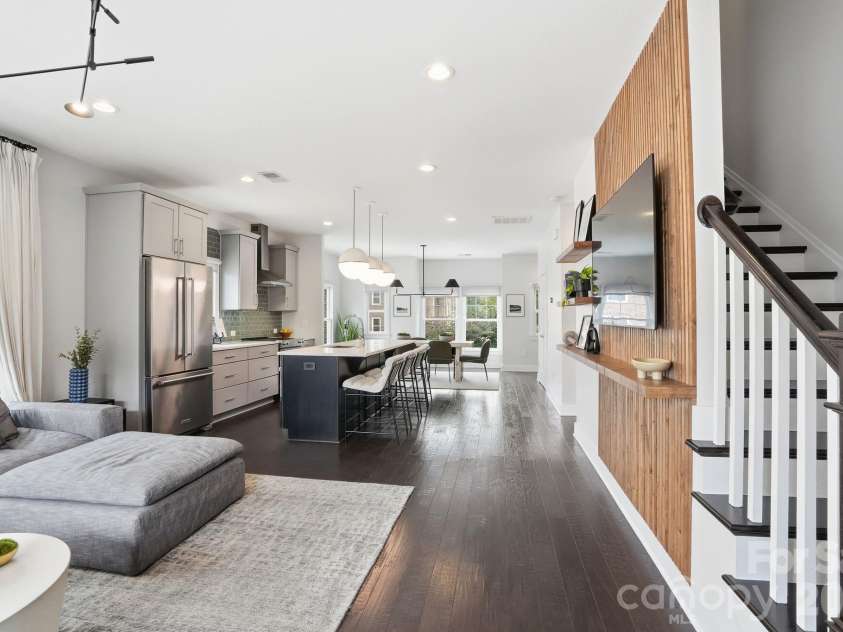 1024 Wesley Park Lane, Charlotte, NC 28208.  MLS# CAR4392665, YatesRealty ID 36096. 