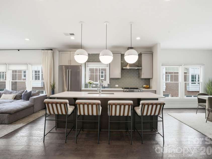 1024 Wesley Park Lane, Charlotte, NC 28208.  MLS# CAR4392665, YatesRealty ID 36096. Beautiful bright kitchen with stainless steel appliances and designer finishes