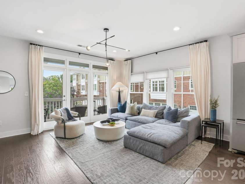 1024 Wesley Park Lane, Charlotte, NC 28208.  MLS# CAR4392665, YatesRealty ID 36096. Beautiful natural light throughout