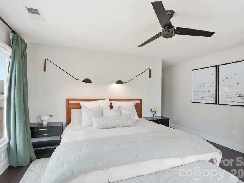 1024 Wesley Park Lane, Charlotte, NC 28208.  MLS# CAR4392665, YatesRealty ID 36096. Cozy and bright primary bedroom